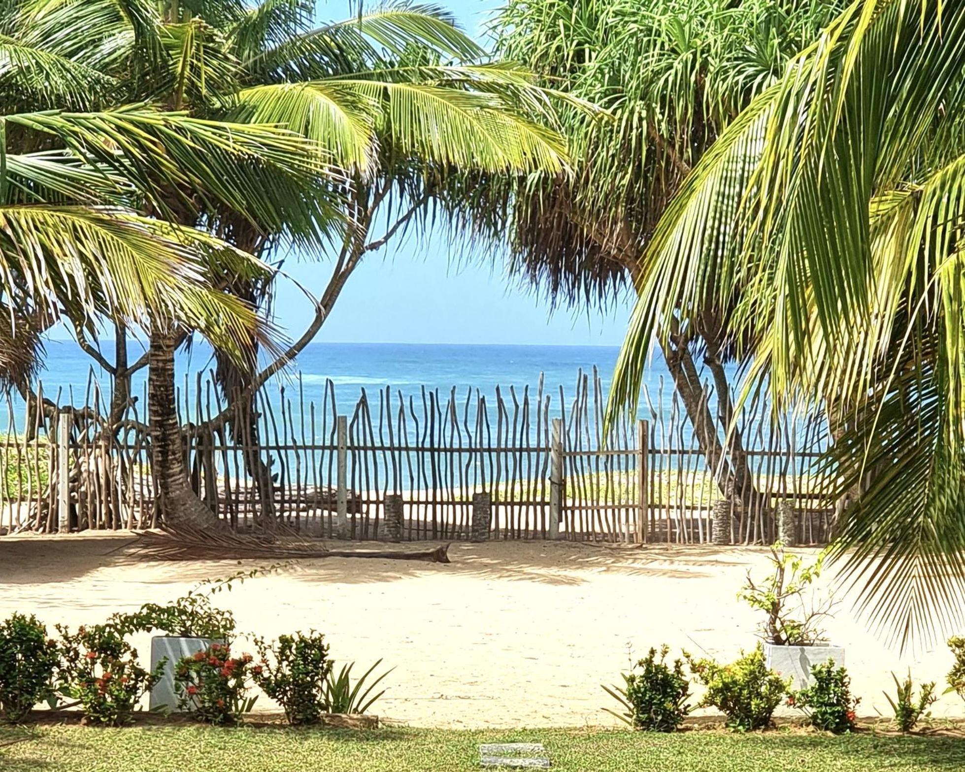 Ardeen Villa - Superb 3 Bedroom Beachfront For 6, Bb, Free Pick Up For 7 Night Stays Arriving Together, Fully Serviced, Taxes Included Tangalle Exterior photo